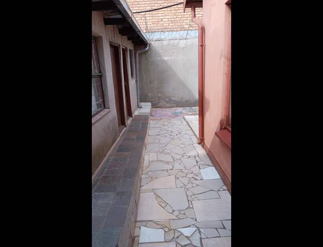3 BEDROOM HOUSE FOR SALE IN PROTEA NORTH